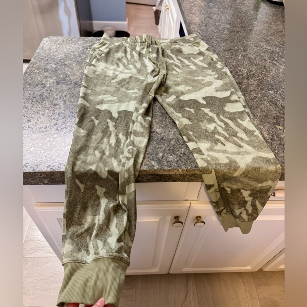 CALIA by Carrie Underwood Camouflage Joggers - Picture 3 of 4